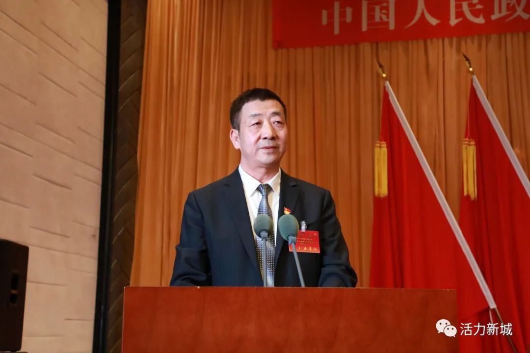 新城区委书记魏红军代表新城区委在开幕式上讲话,并向大会的召开表示