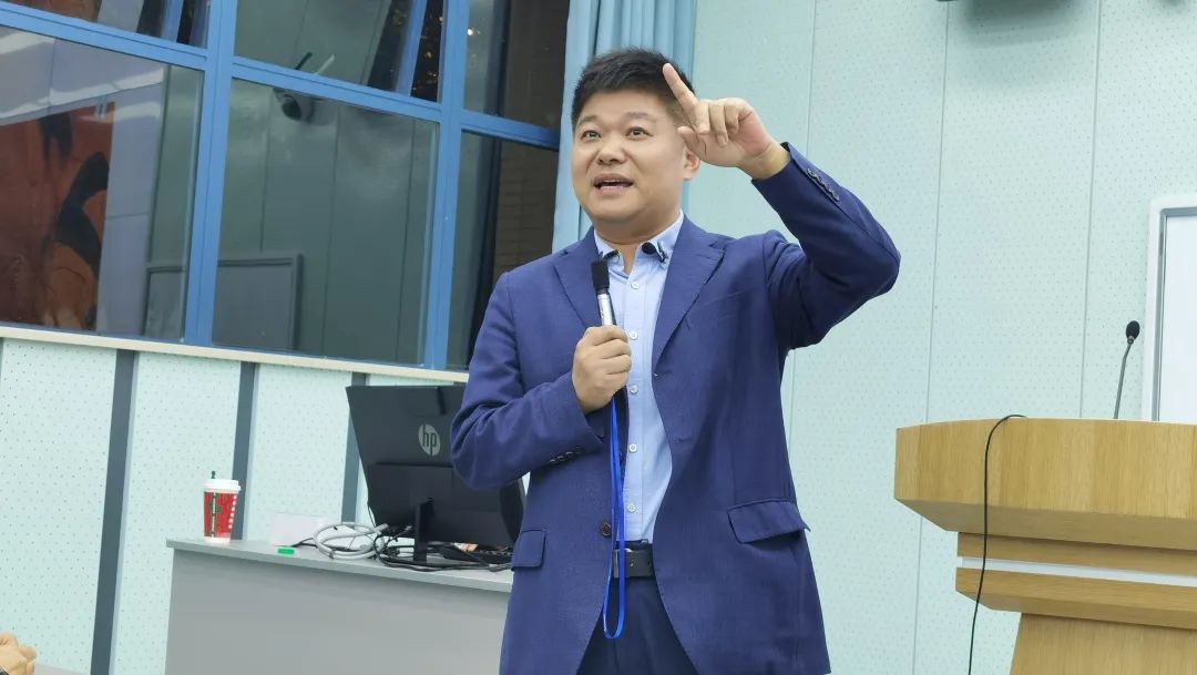 央视百家讲坛书法主讲第一人于钟华博士加盟浙大城市学院