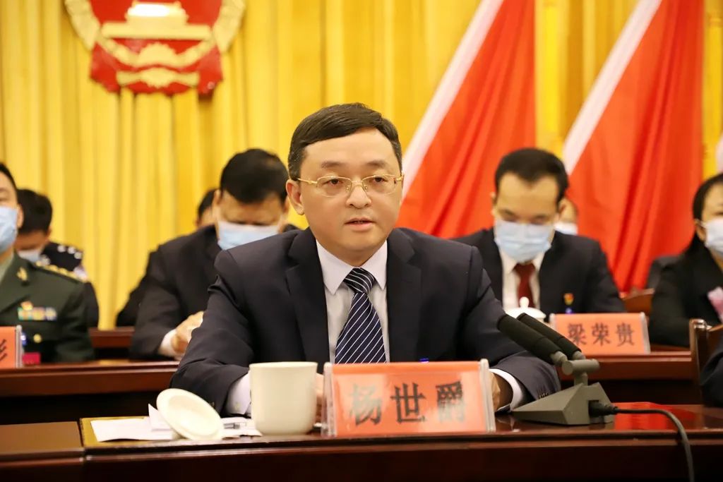 武宣县十二届人大六次会议胜利闭幕