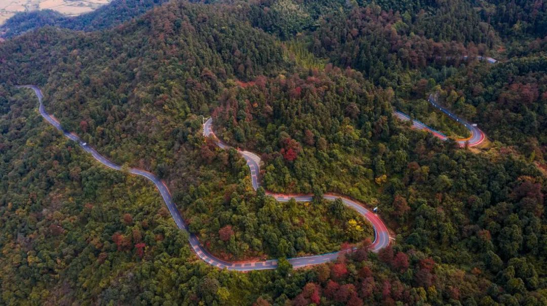 梅岭盘山公路图片