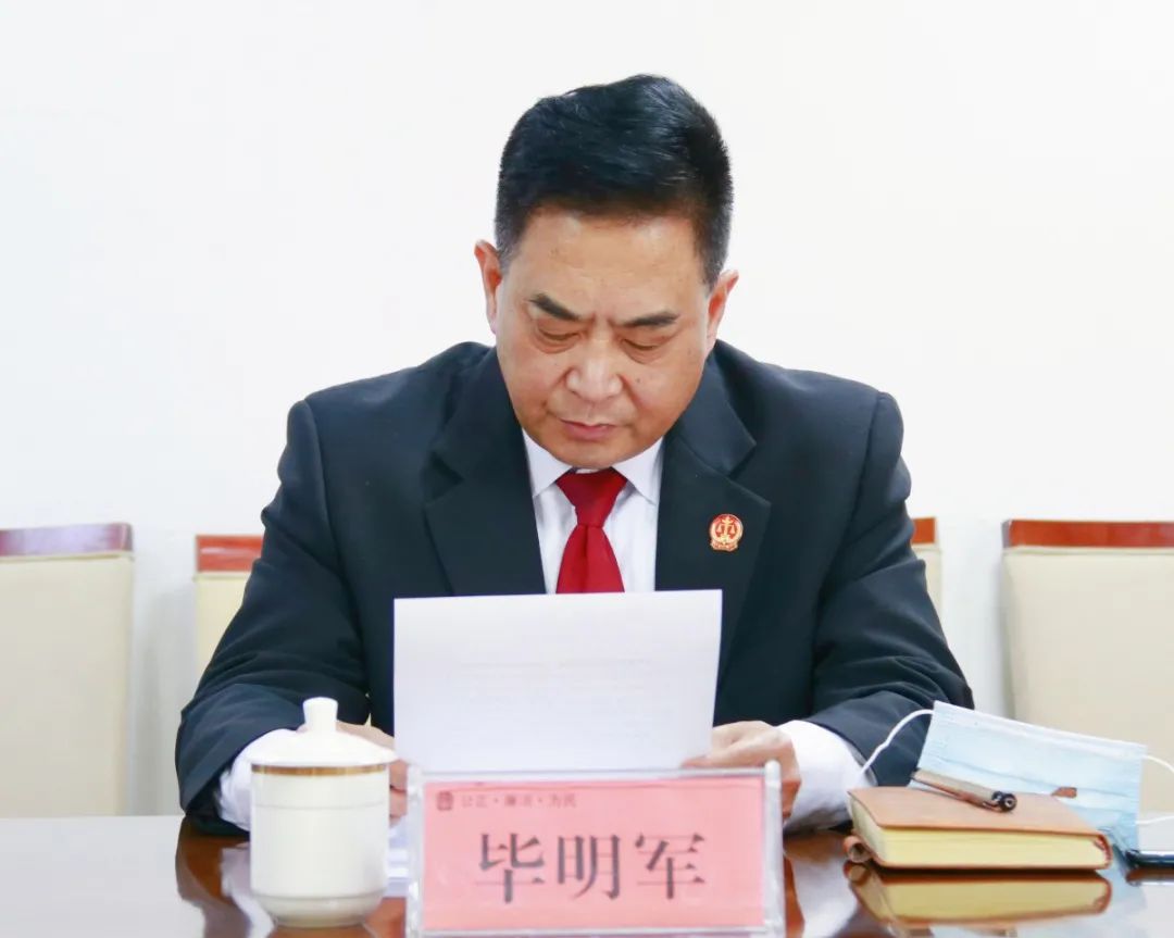 区委督导七组组长张元德到会指导并进行点评,区综治中心主任张英明