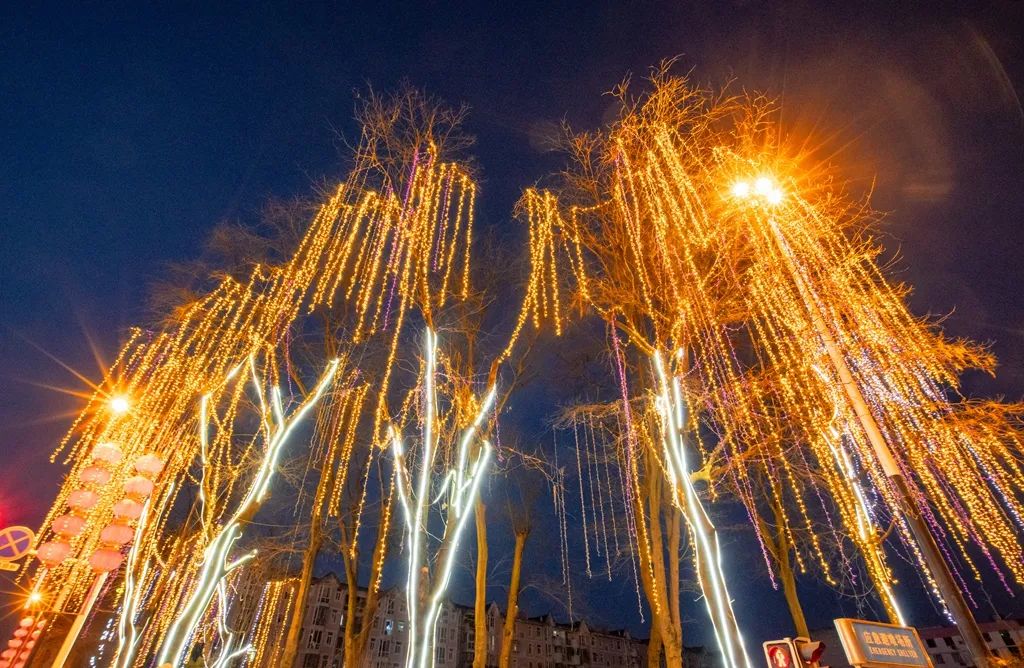 火树银花不夜天年味浓了