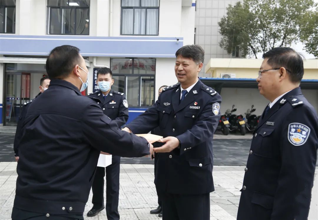 省公安厅杜清江副厅长深入安康公安机关开展春节走访慰问活动