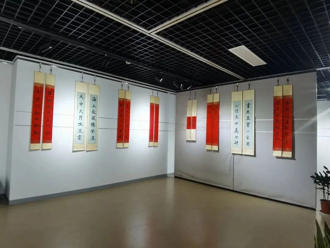 展覽地點:金山區文化館二樓展廳(蒙山北路280號)大紅春聯書寫濃濃喜兆