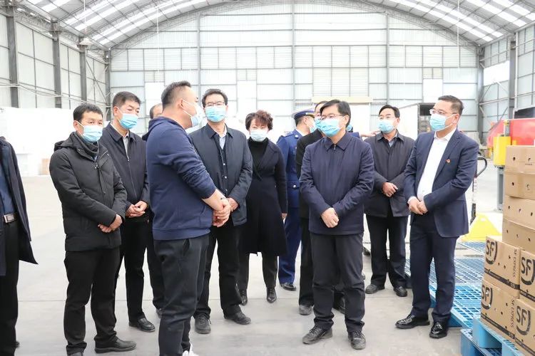 区委书记石福胜,区委副书记,区长张莉,副区长顾芸,李德聪,潘虎陪同