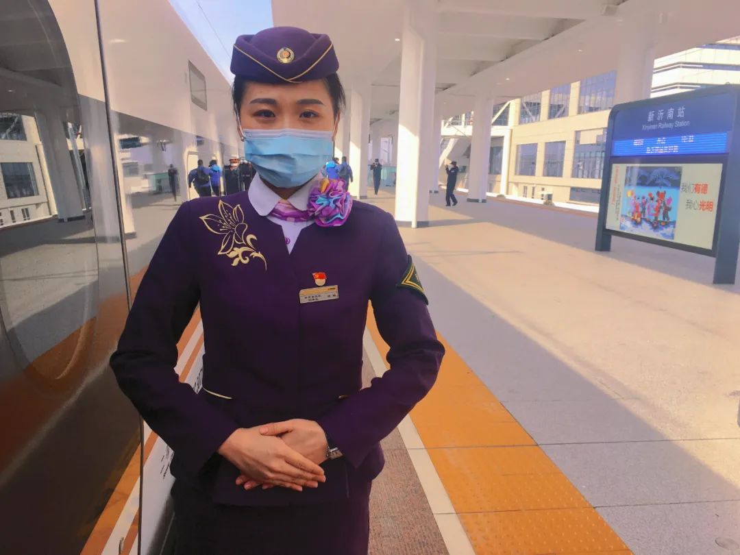 列车停靠新沂南站乘车防疫提醒高铁乘务员进行列车上列车通过徐连高铁