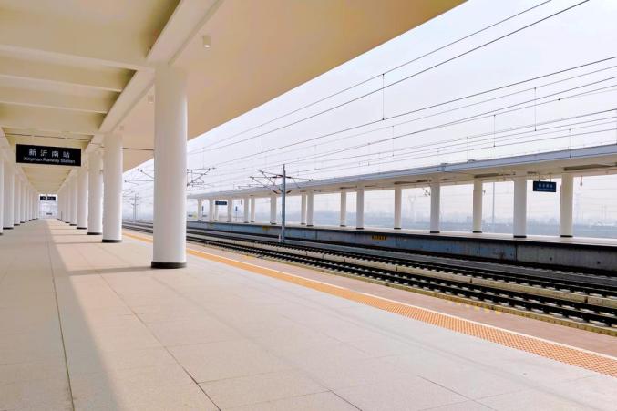 今天上午10时28分首列高铁驶入新沂南站