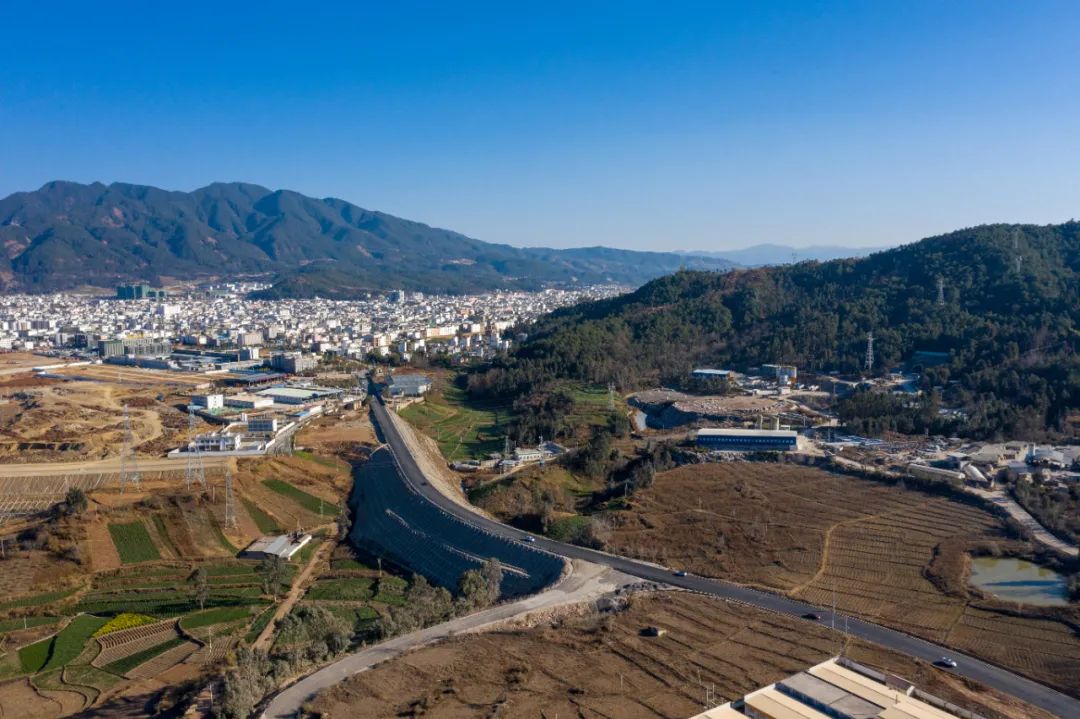 華麗高速公路程海與永勝縣城連接線67關丫口至哨丫口路通車