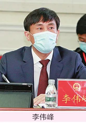 做大庆争当"排头兵"生力军市人大代表,龙凤区区长李伟峰说全力服务