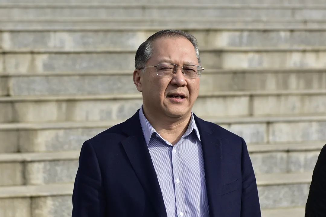 区委朱明泉书记率四套班子领导来院慰问干警