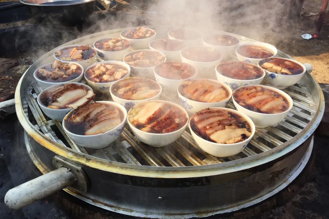 传统的民俗美食是除夕将至的一个标志陕西蒸碗对老陕而言何谓陕西蒸碗