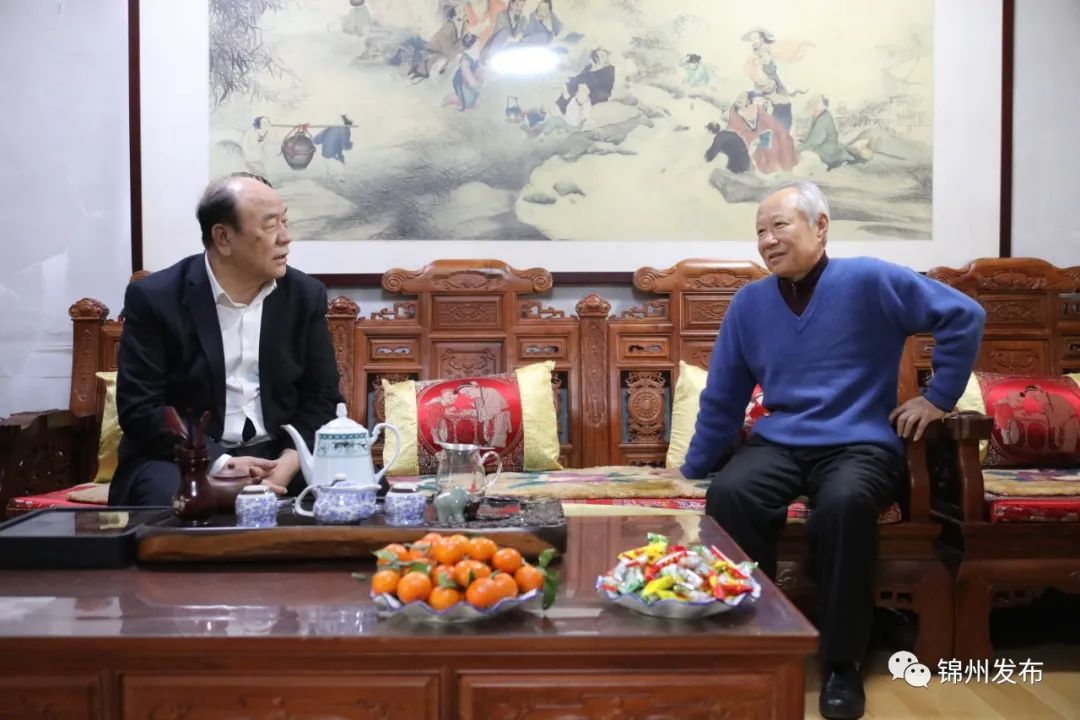 市领导王德佳,赵金波,张志宏,王秀锦看望了市老领导刘万良,褚光宇