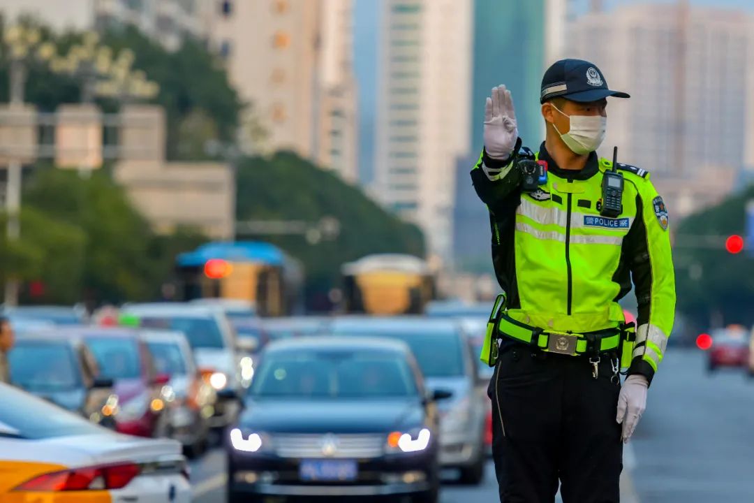 福州交警推出标准示范岗接受网上评价展示省会城市排头兵形象