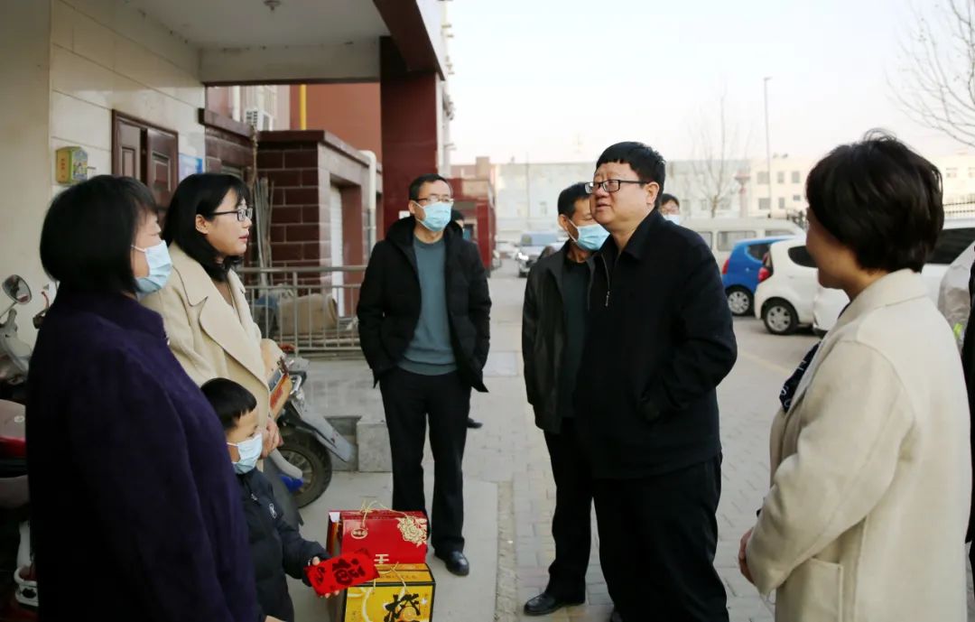 县委书记赵亮县长徐志连走访慰问支援石家庄医务人员家属