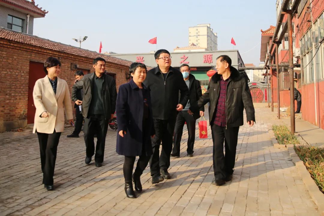 县委书记赵亮,县长徐志连走访慰问支援石家庄医务人员家属