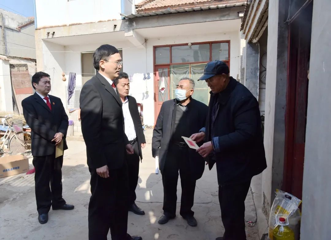 新春入基层丰县法院春节前夕看望慰问帮扶家庭