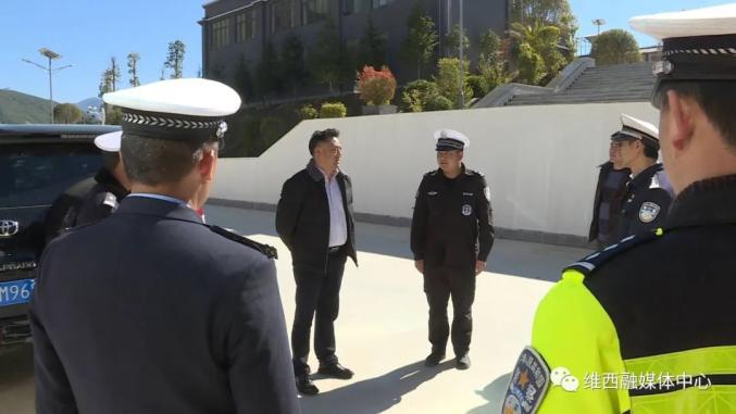 县委书记二级巡视员格桑纳杰节前看望慰问干部职工并督促检查疫情防控