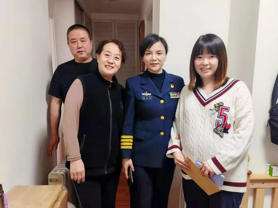 政委一家不圆换万家团圆驻训在舰艇海疆巡诊在万里海疆戍守在海岛一线