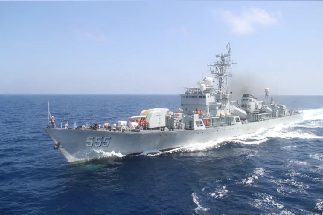 昭通舰全体官兵从南海发来新春祝福