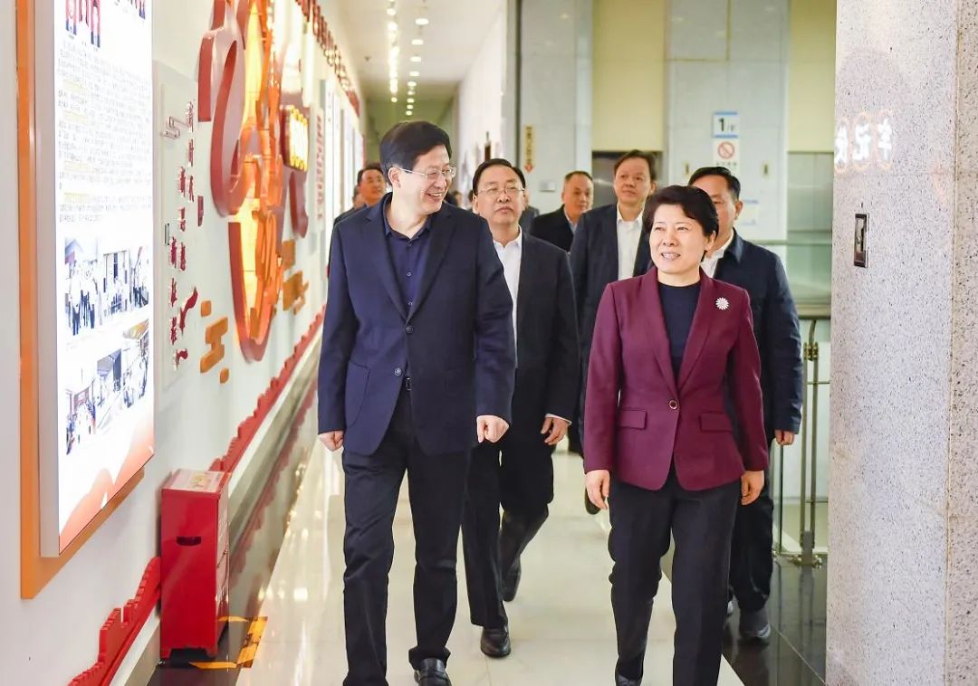 吴桂英走访市人大常委会