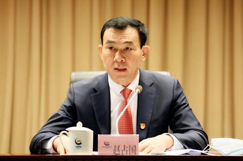 中国黄金集团有限公司党委委员,副总经理赵占国主持上午会议.