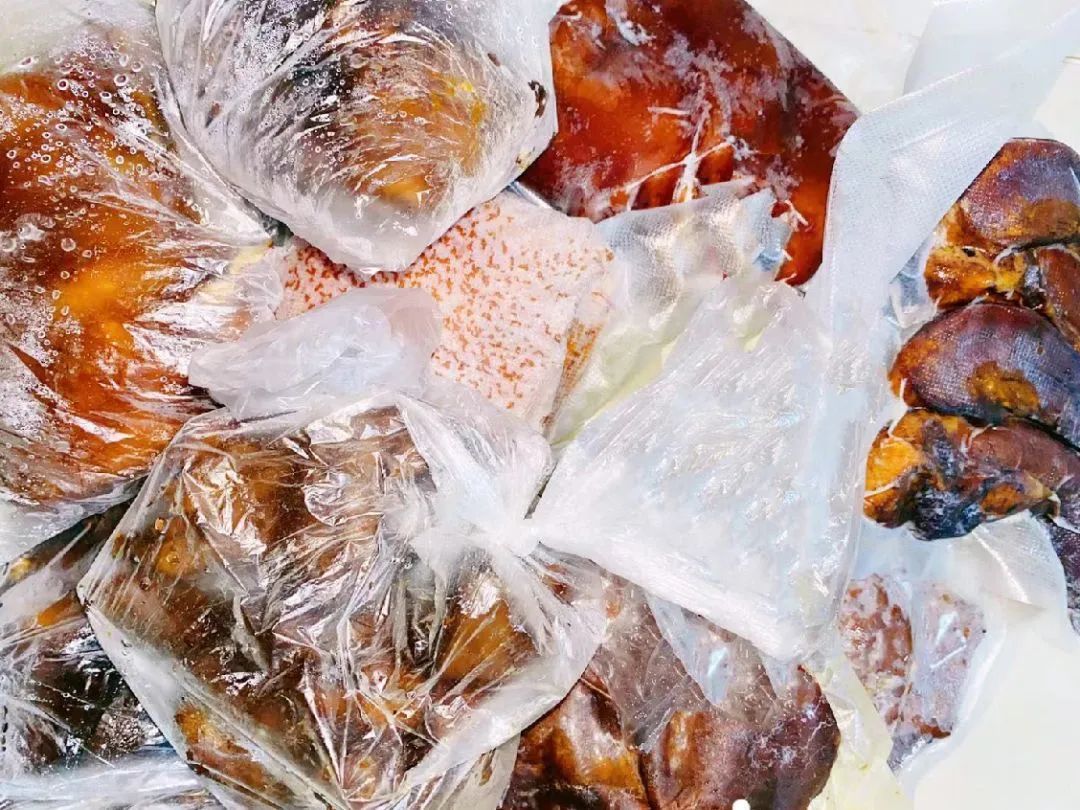 然后从湖南邮寄到了海南,有卤牛肉,卤猪肚,卤猪耳朵……@龙川机务段