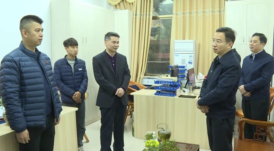 县委副书记,县长杨利华一行先后来到县政府办,中国人民银行龙川县支行