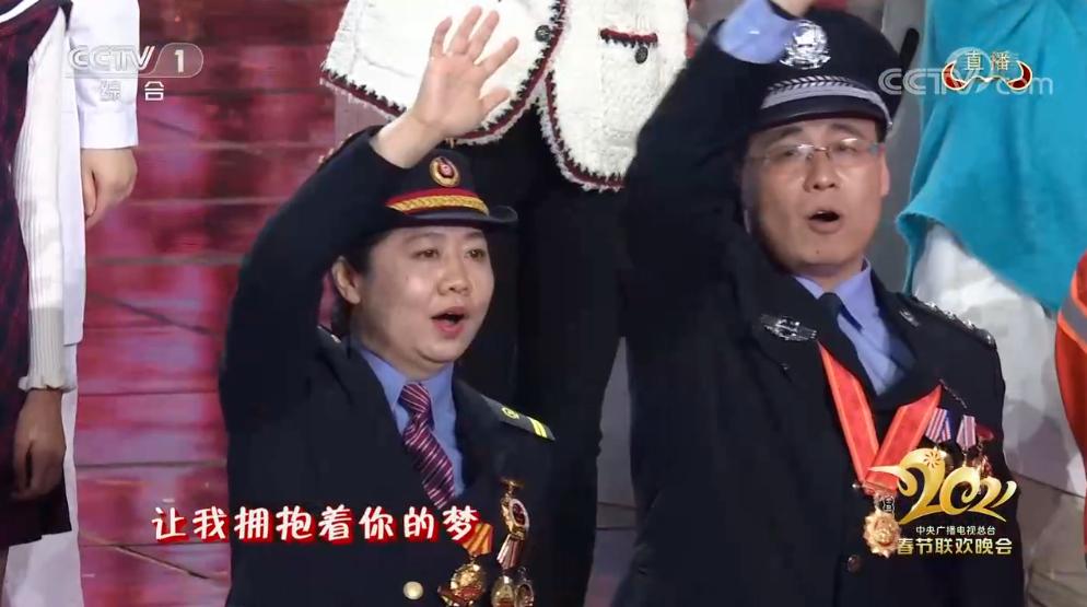 《明天会更好》和其他演出者登上了春晚舞台作为铁路抗疫代表王琳娜