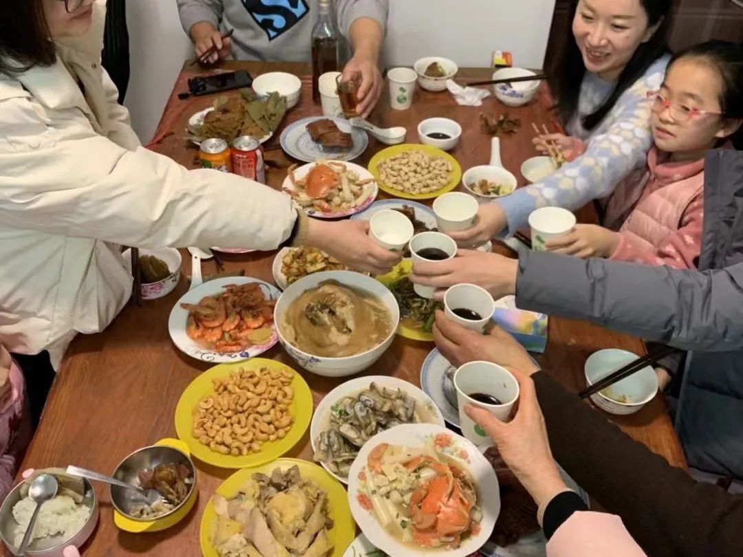 牛年新春到一起去康康别人家的年夜饭吧爱申活暖心春