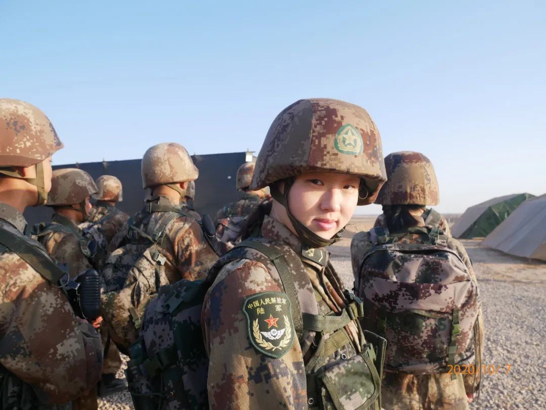 中燃烧得更旺"木兰"本弱披甲则刚让我们为中国女兵点赞2021你们最"牛!