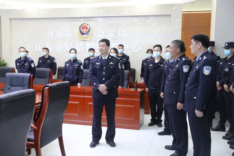 节日我在岗林少威曾尚策检查春节安保工作并看望慰问一线执勤民警