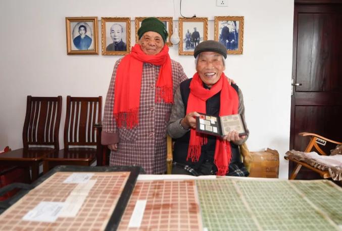 镇仁庄村村委会副主任周民强在社区宣传防疫知识图为航拍仁庄镇仁庄村