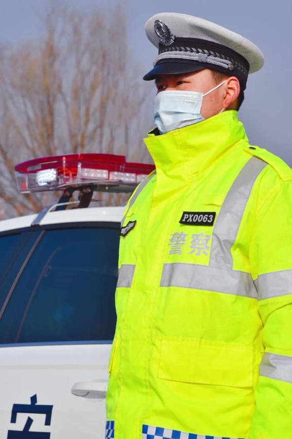 春节我在岗大年初一邢台交警在岗位上迎接第一缕朝阳