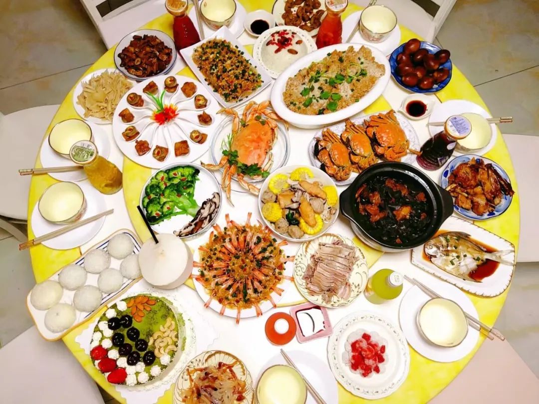 大年初一海大人的朋友圈团圆年夜饭迎新年