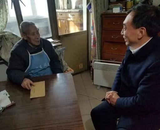 浓情二四公司领导看望慰问老领导老同志