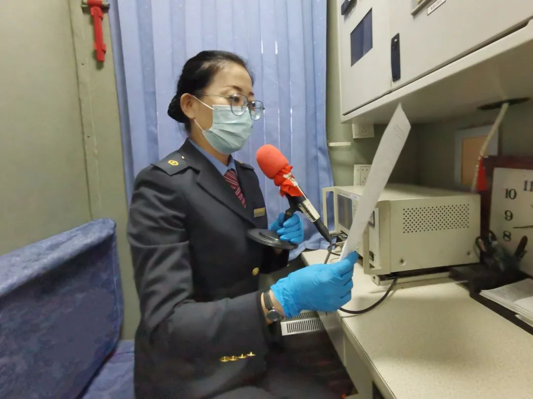 相恋夫妻俩因列车结缘妻子杨俊霞是k691/2次列车广播员k655/6次列车长