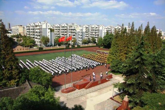 上海市行知实验中学是宝山区实验性示范性高中.
