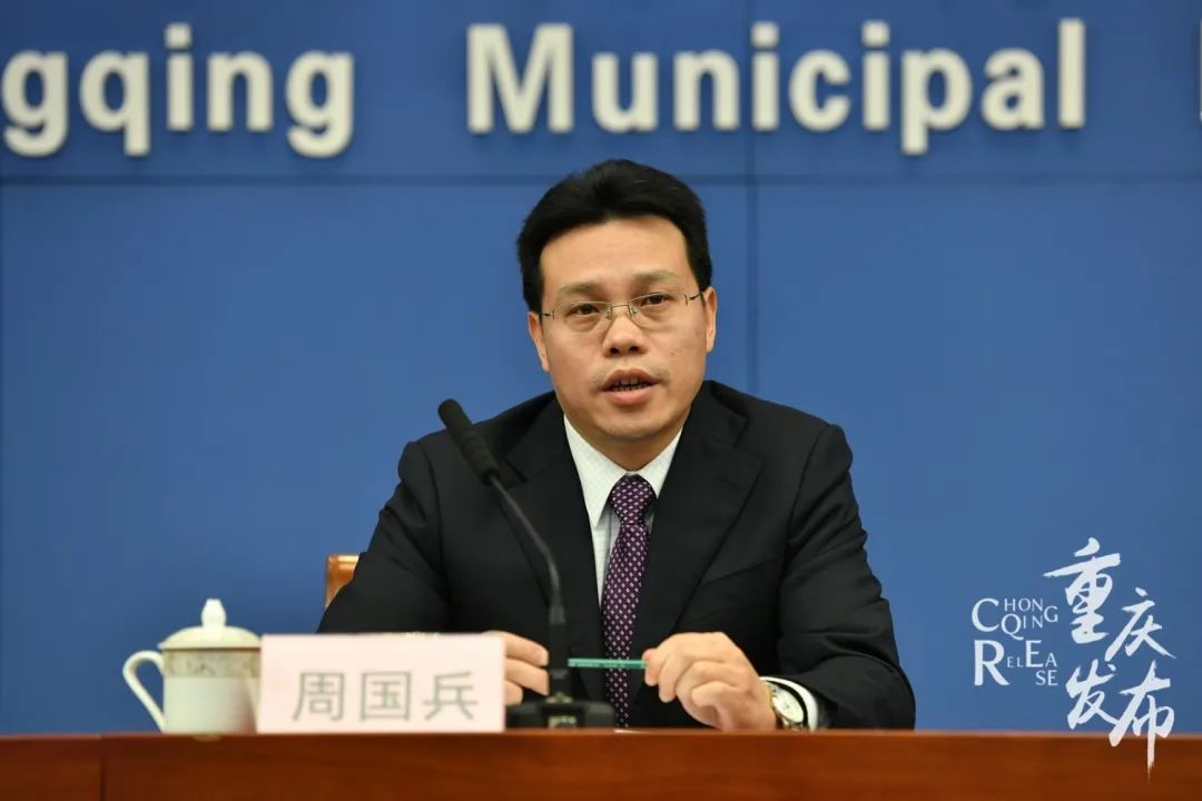 周国兵回答记者提问 邹乐 摄●交通出行方面,春节前期部分地区早晨有