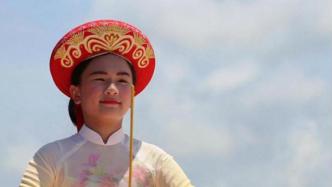 中国有一个从越南移民来的民族，他们的春节有哪些特色