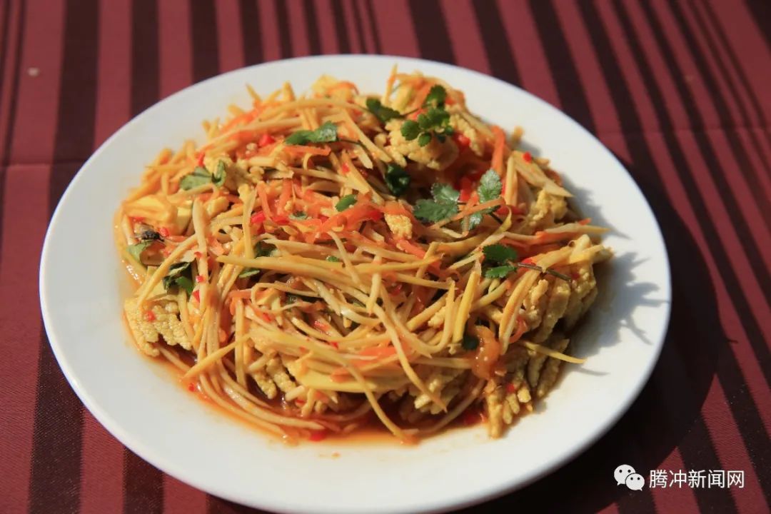 回味包裹着淡淡的乡愁恰似棕包那微微的苦但家乡年味