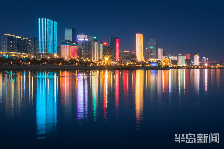 唐岛湾畔夜景绚丽