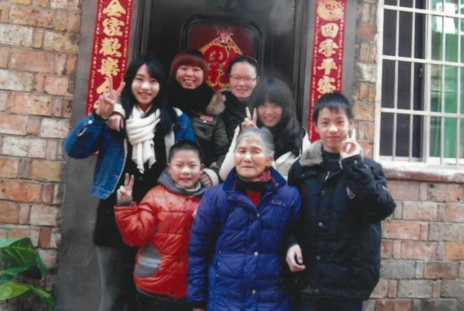 相差61岁的“婚纱照”，背后故事看哭了