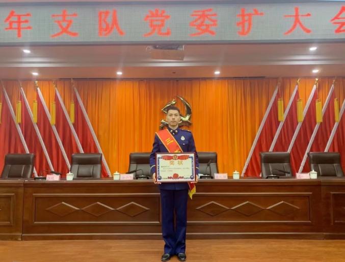 相差61岁的“婚纱照”，背后故事看哭了