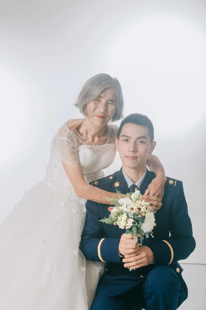 相差61岁的“婚纱照”,背后故事看哭了