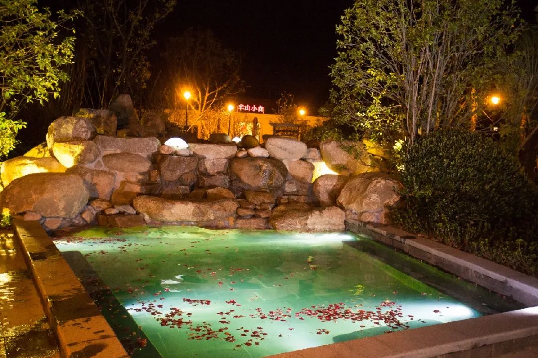 滑雪温泉带你嗨翻新年