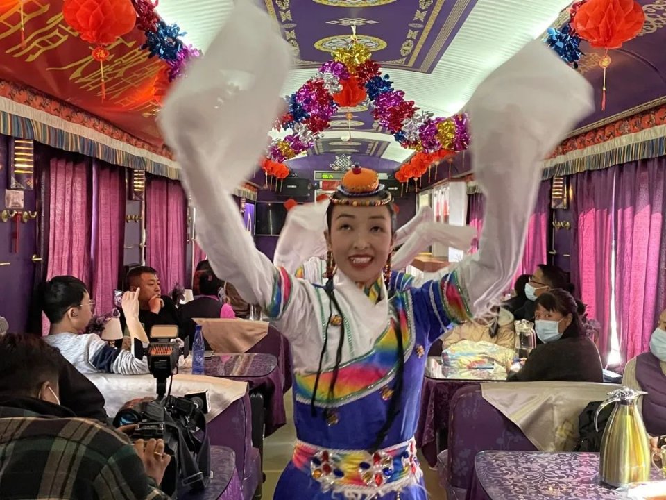 唐竺古道号列车上的别样双节