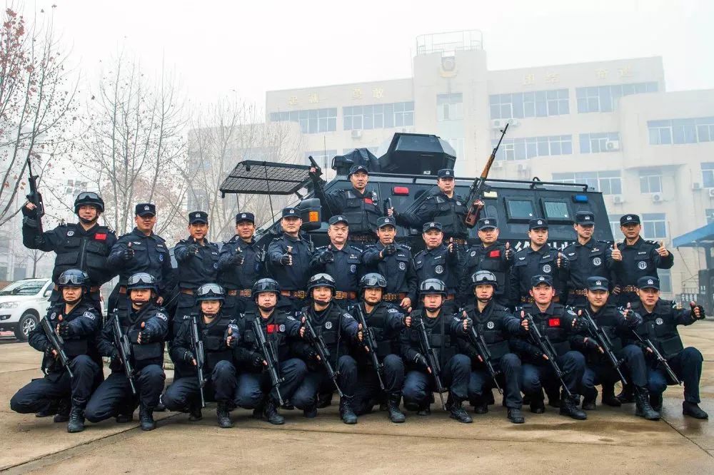 2021年春节,徐州市公安局巡特警支队用脚步丈量网格,用责任守护平安