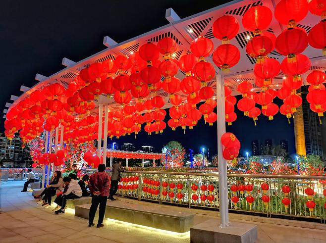 在草莓園體驗採摘樂趣,在鄉村綠廊繞禮樂河騎行,