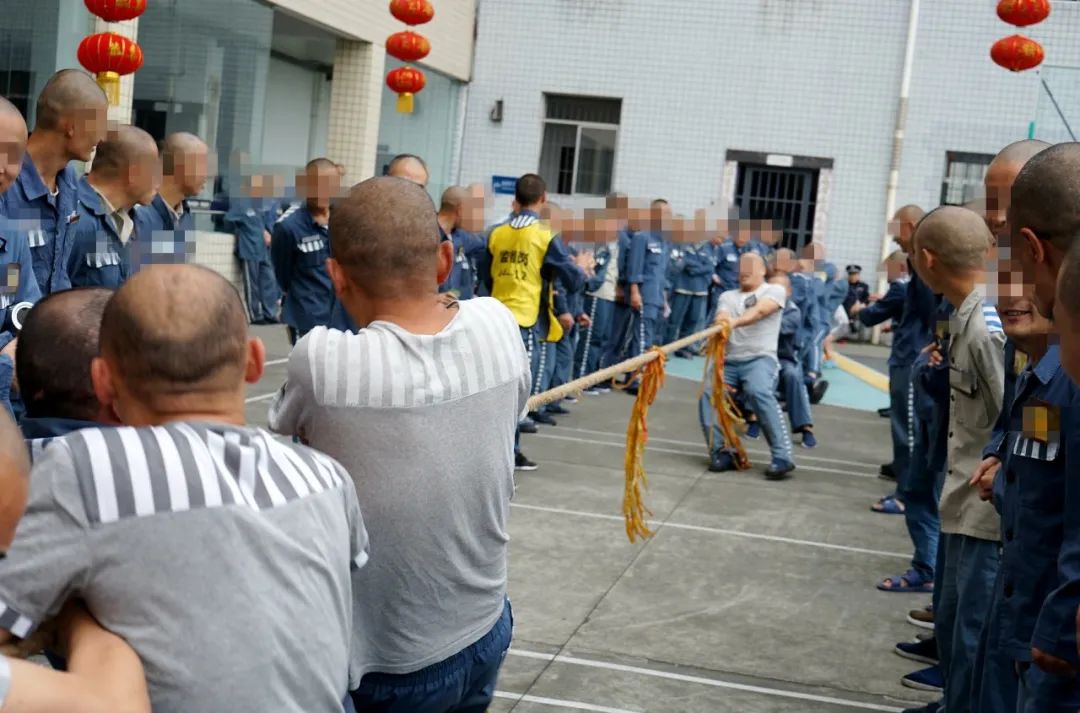 高墙里的春节一监区,二监区节日期间举办了"迎新春,促改造"系列小品和