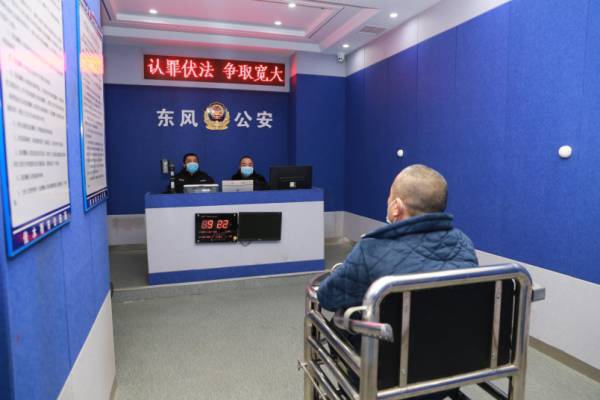 横跨千里 历时两月抓获12人 黑龙江省佳木斯市东风公安分局侦破一起特大运贩毒品案